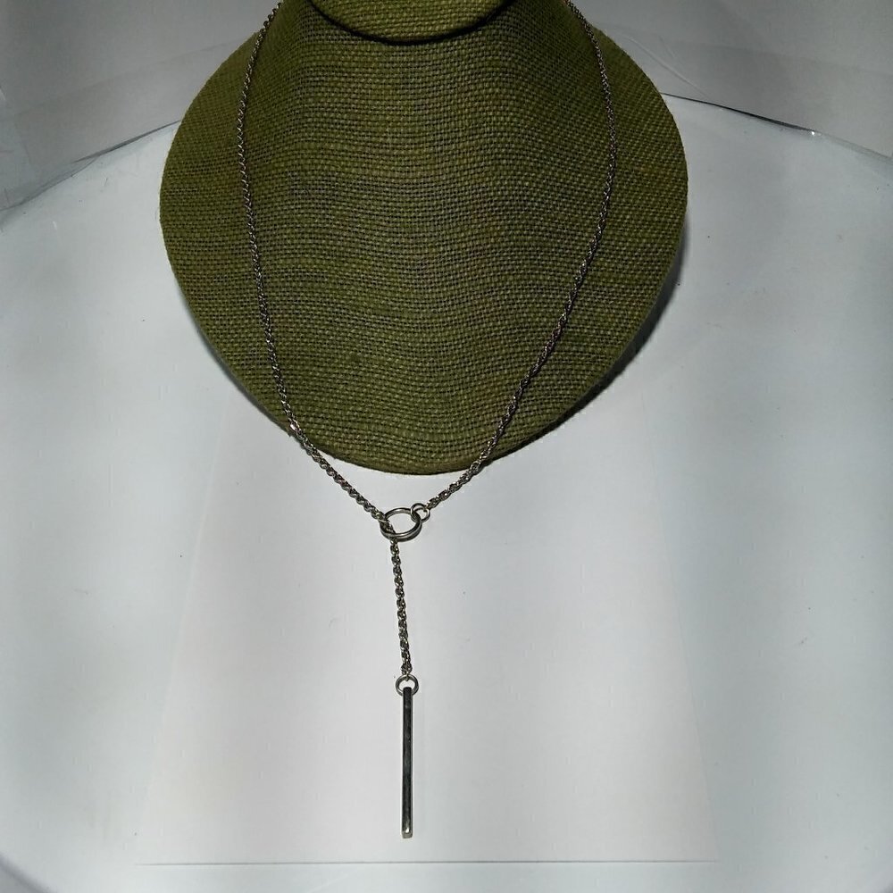 Women`s silver tone lariat circle bar necklace.